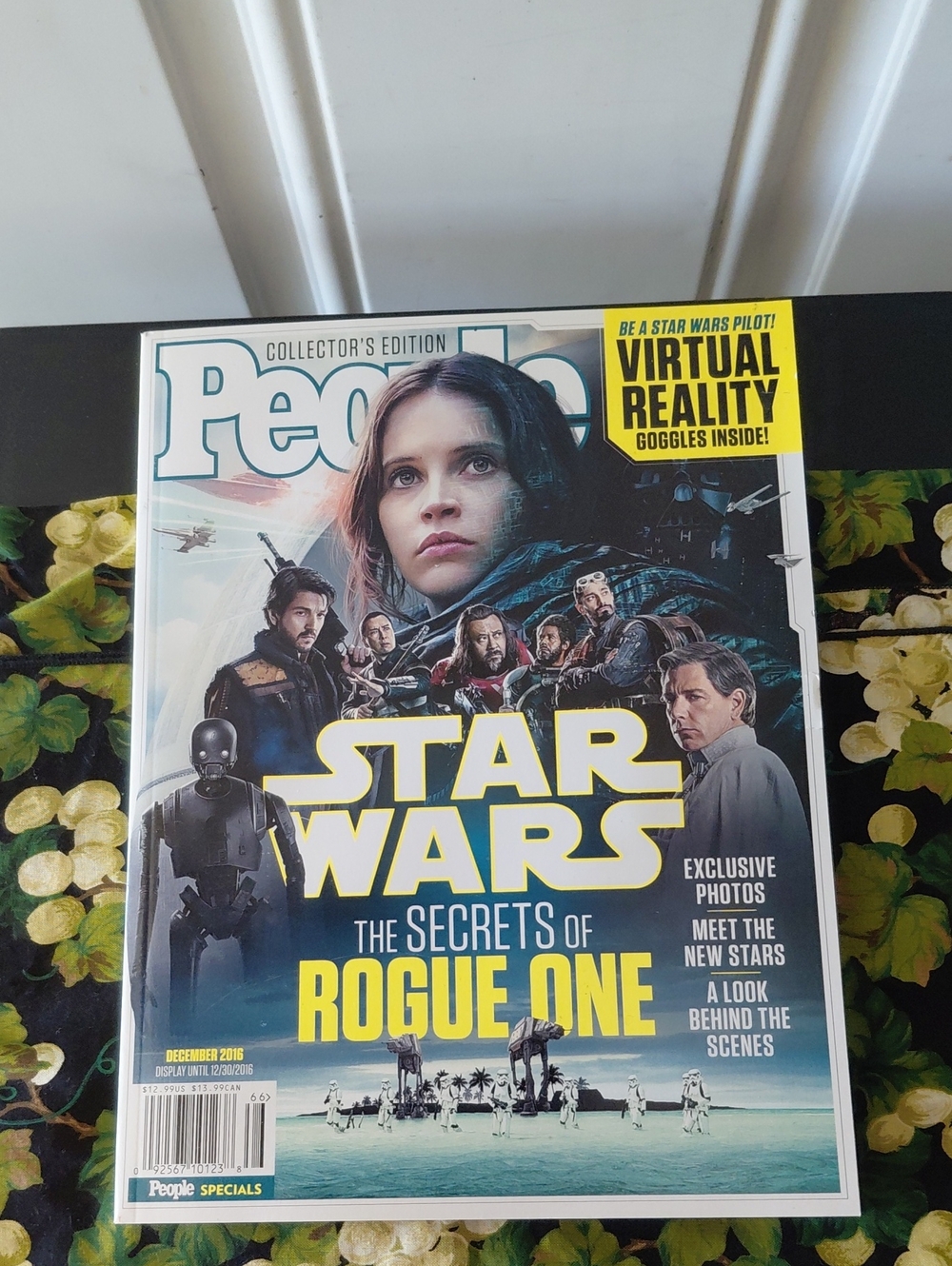 2016People Collector's Edition Star Wars Rogue One Magazine -  Blue/Yellow Cover